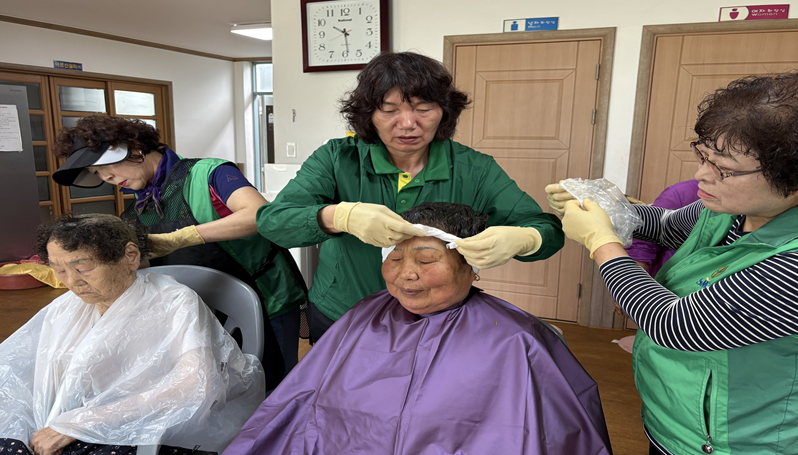 완도군새마을회 신지면에서 이미용 재능나눔 봉사활동 펼쳐