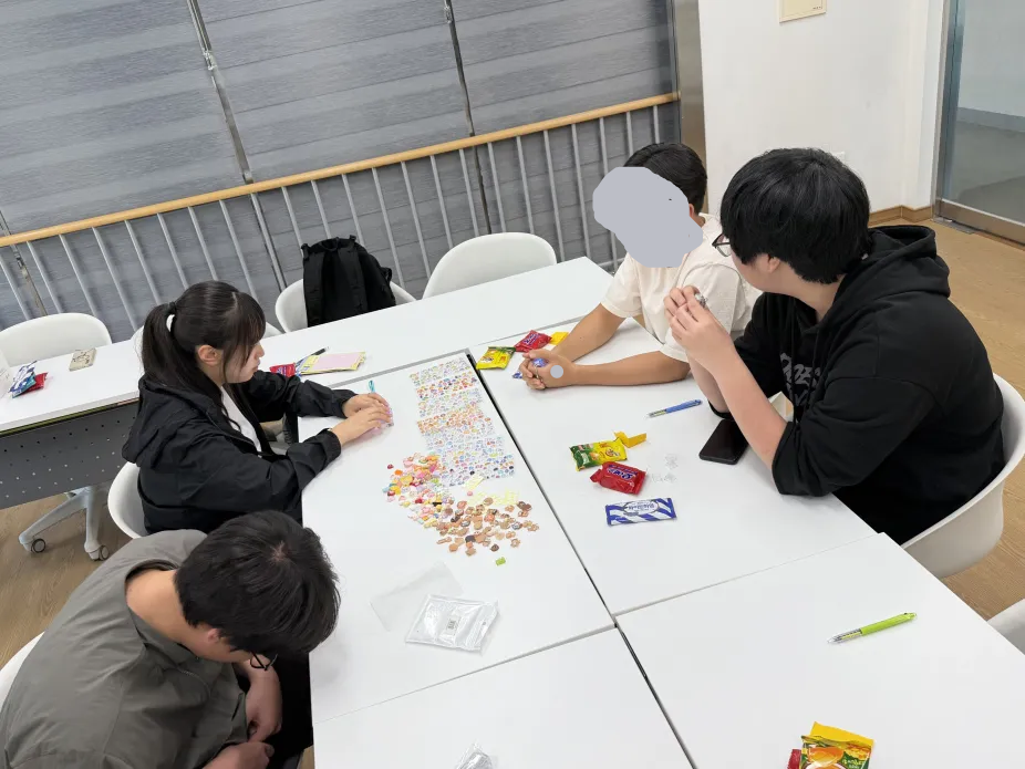 [청년 재능나눔] (5/9) 장수군 장수읍 &lsquo;장수청소년꿈터달빛&rsquo; 청소년 대상 키캡 키링 제작 및 대학생 멘토링 봉사활동 진행